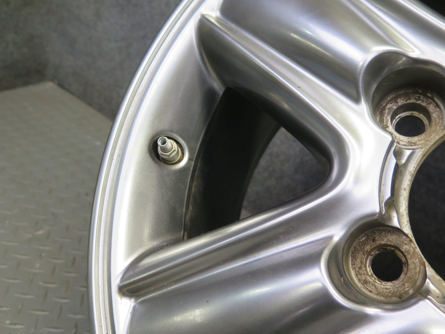 2005-2007 Lexus UZJ100L LX470 Factory 18" R18 Alloy Wheel Rim 18x8J ET60