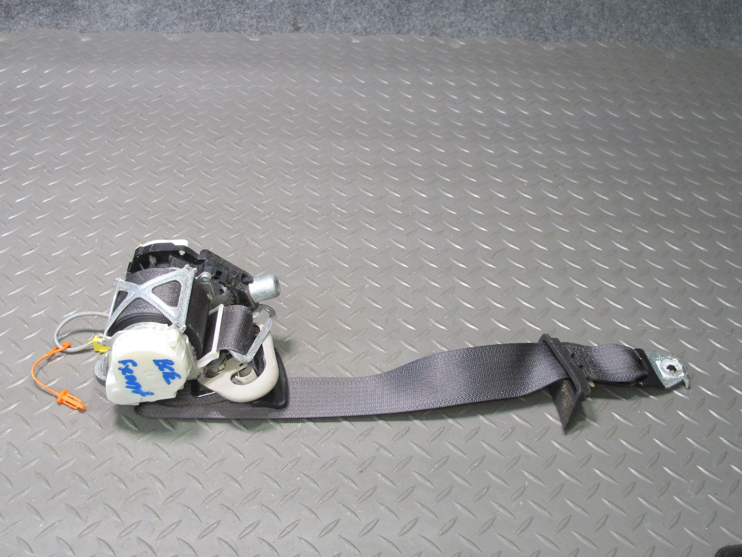 08-14 CADILLAC ESCALADE PLATINUM FRONT RIGHT & LEFT SEATBELT RETRACTOR W ADJUSTER SET BLACK OEM