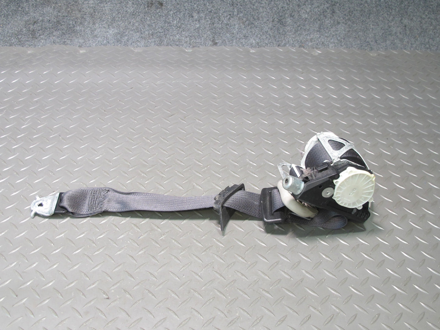 08-14 CADILLAC ESCALADE PLATINUM FRONT RIGHT & LEFT SEATBELT RETRACTOR W ADJUSTER SET BLACK OEM