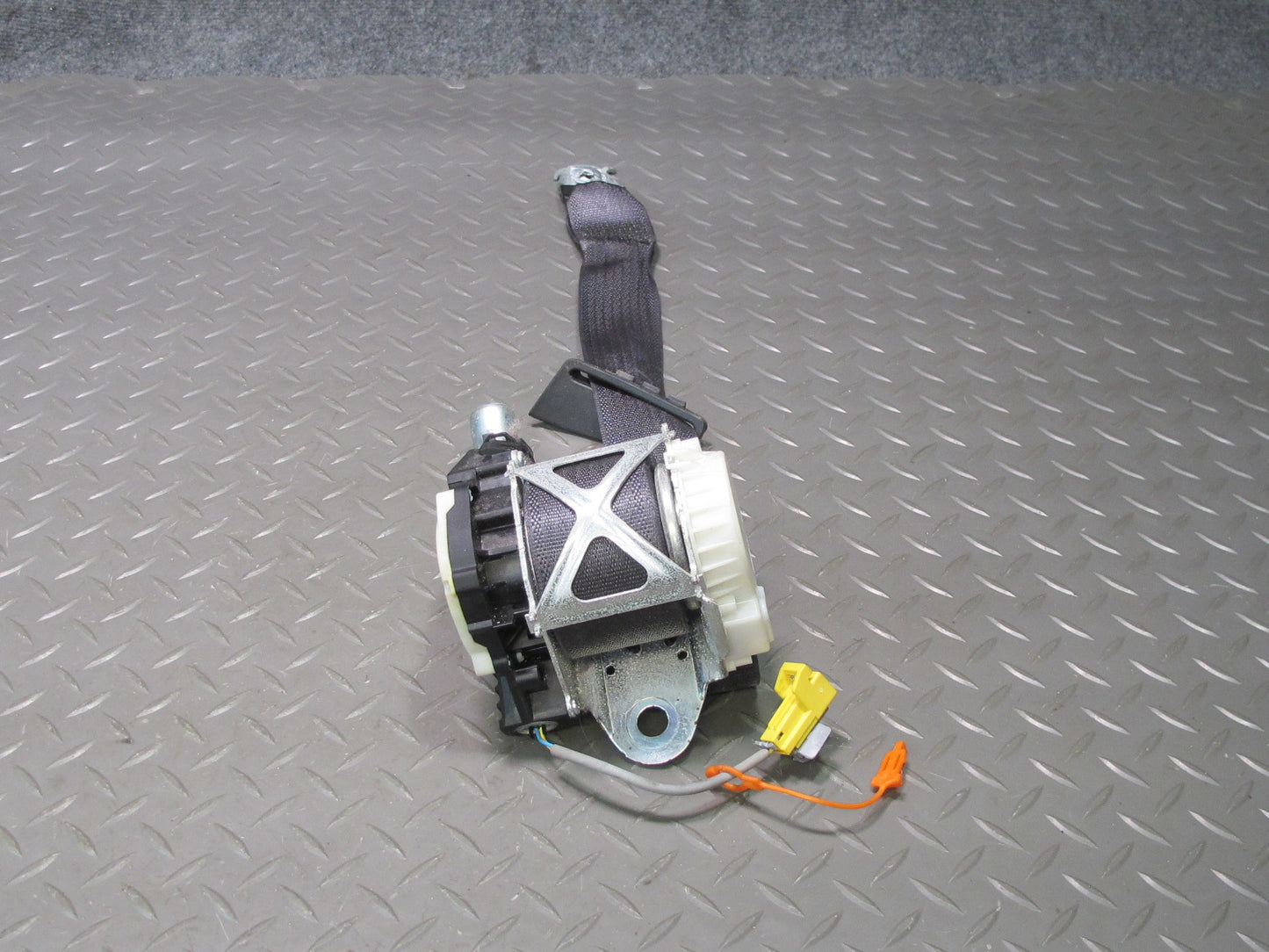 08-14 CADILLAC ESCALADE PLATINUM FRONT RIGHT & LEFT SEATBELT RETRACTOR W ADJUSTER SET BLACK OEM