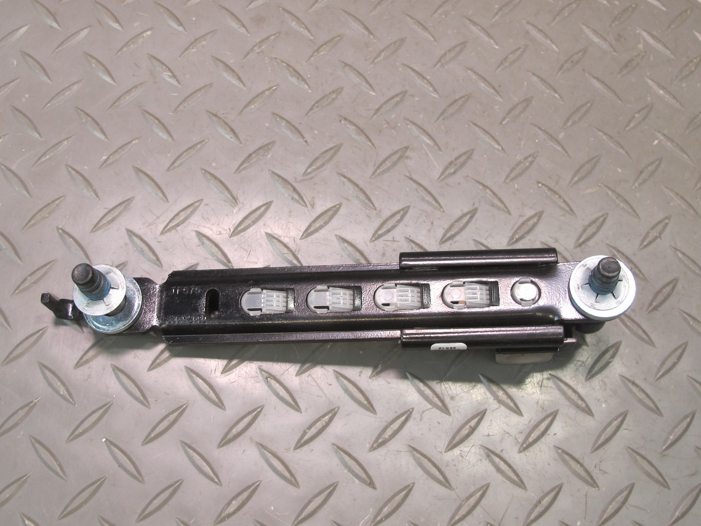 08-14 CADILLAC ESCALADE PLATINUM FRONT RIGHT & LEFT SEATBELT RETRACTOR W ADJUSTER SET BLACK OEM