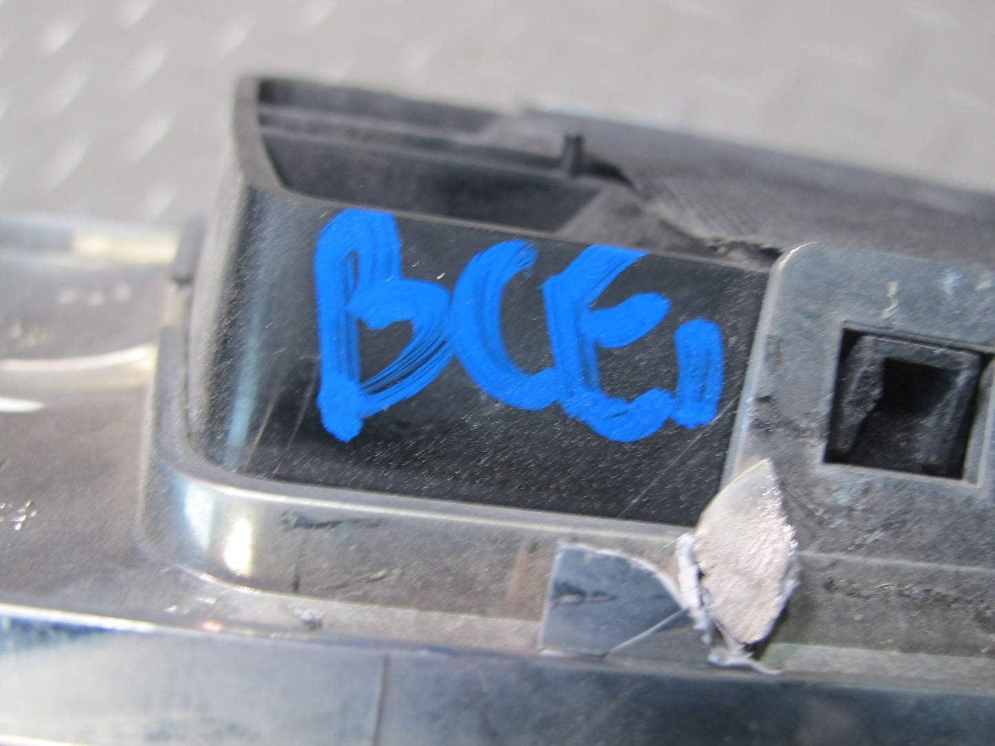 2007-2014 Cadillac Escalade Front Fender Chrome Vent Trim Grille Set of 2