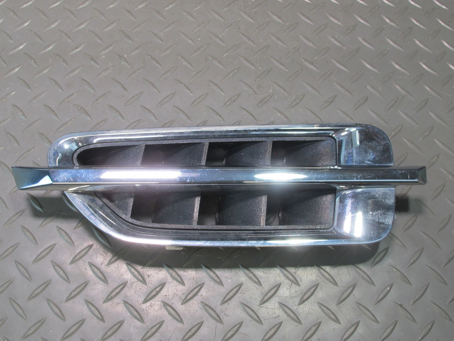 2007-2014 Cadillac Escalade Front Fender Chrome Vent Trim Grille Set of 2