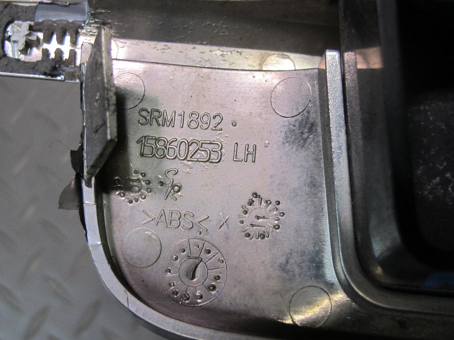 2007-2014 Cadillac Escalade Front Fender Chrome Vent Trim Grille Set of 2