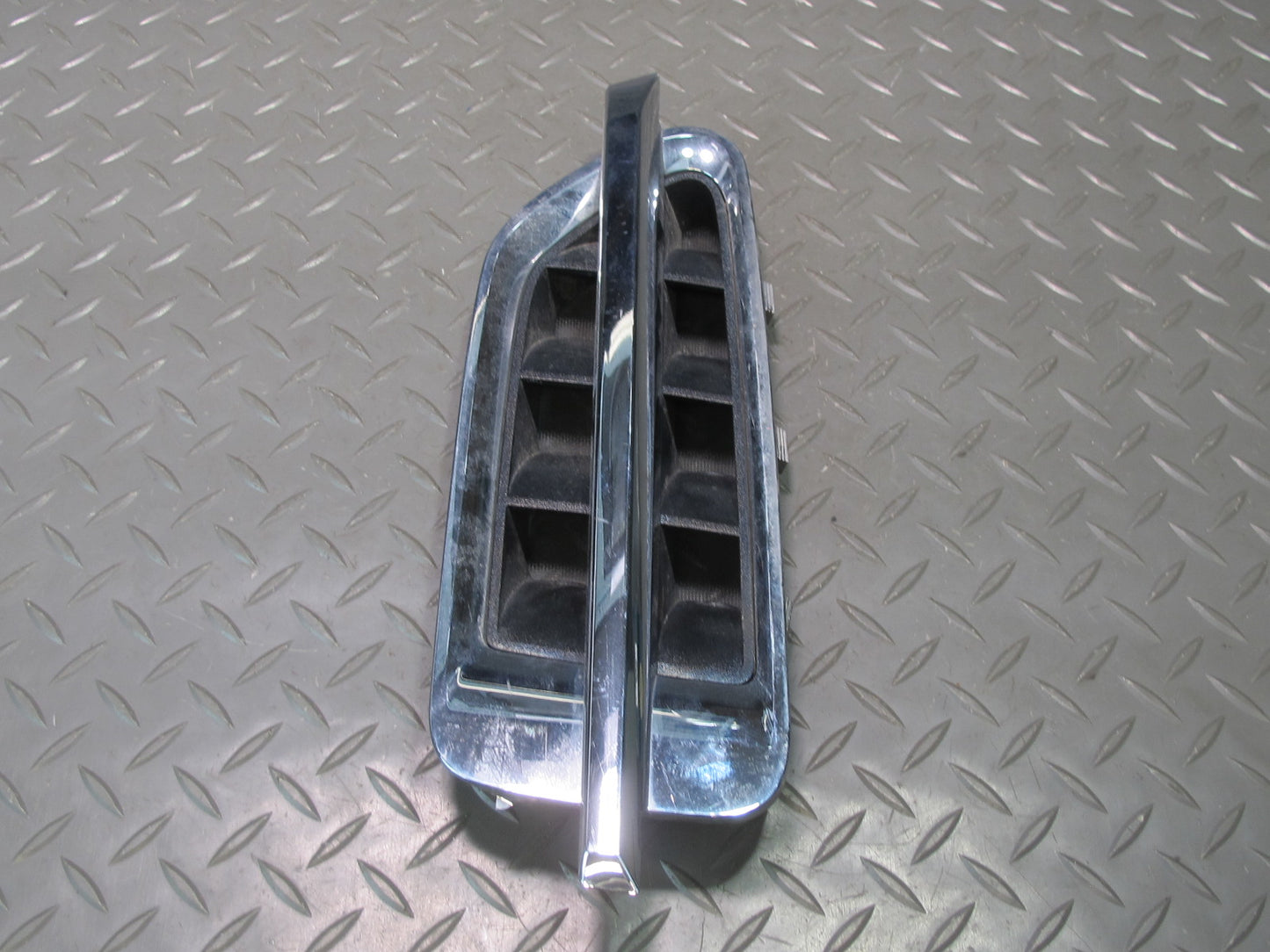 2007-2014 Cadillac Escalade Front Fender Chrome Vent Trim Grille Set of 2