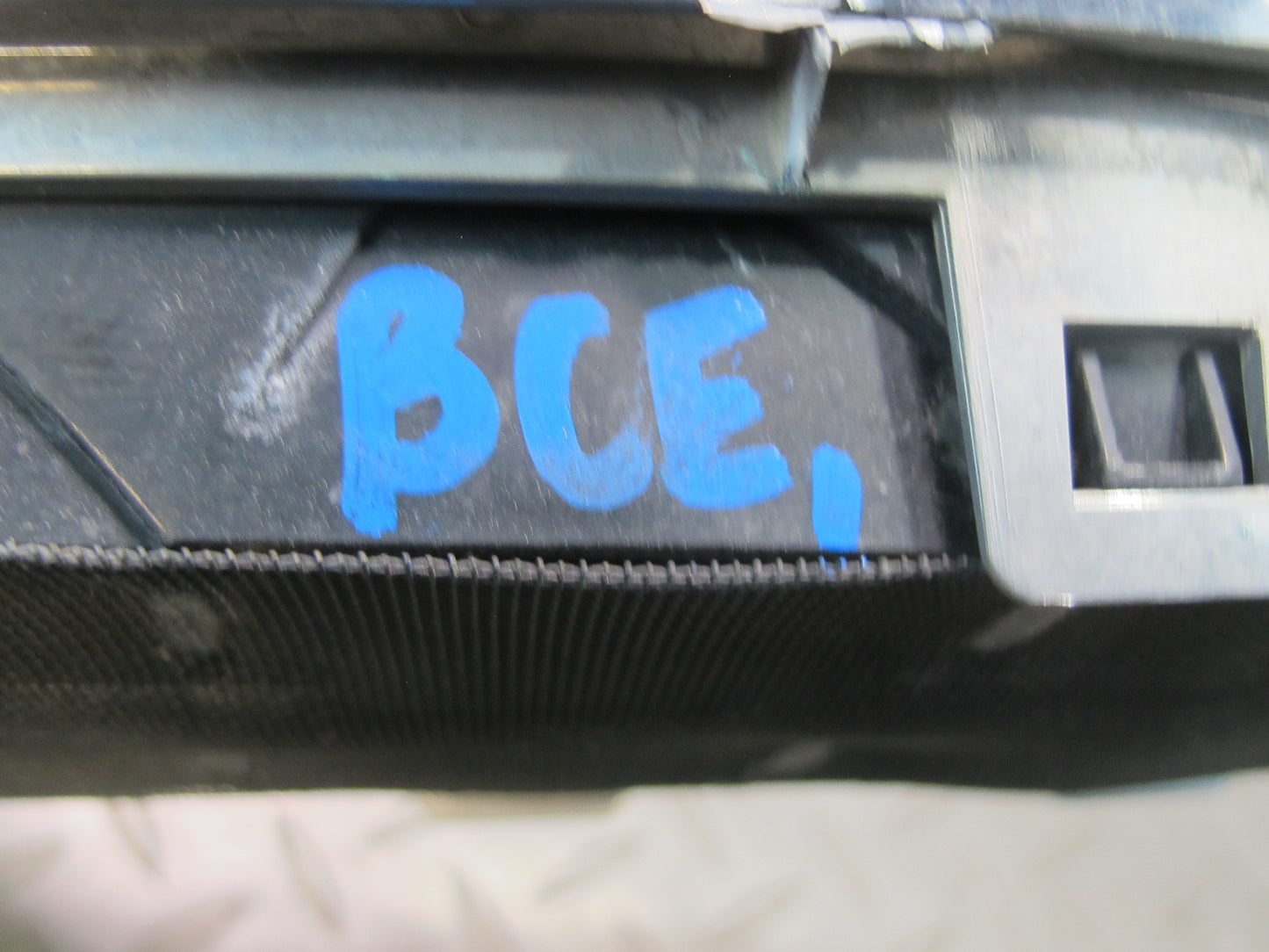 2007-2014 Cadillac Escalade Front Fender Chrome Vent Trim Grille Set of 2