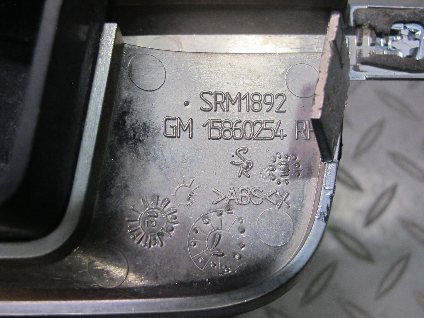 2007-2014 Cadillac Escalade Front Fender Chrome Vent Trim Grille Set of 2