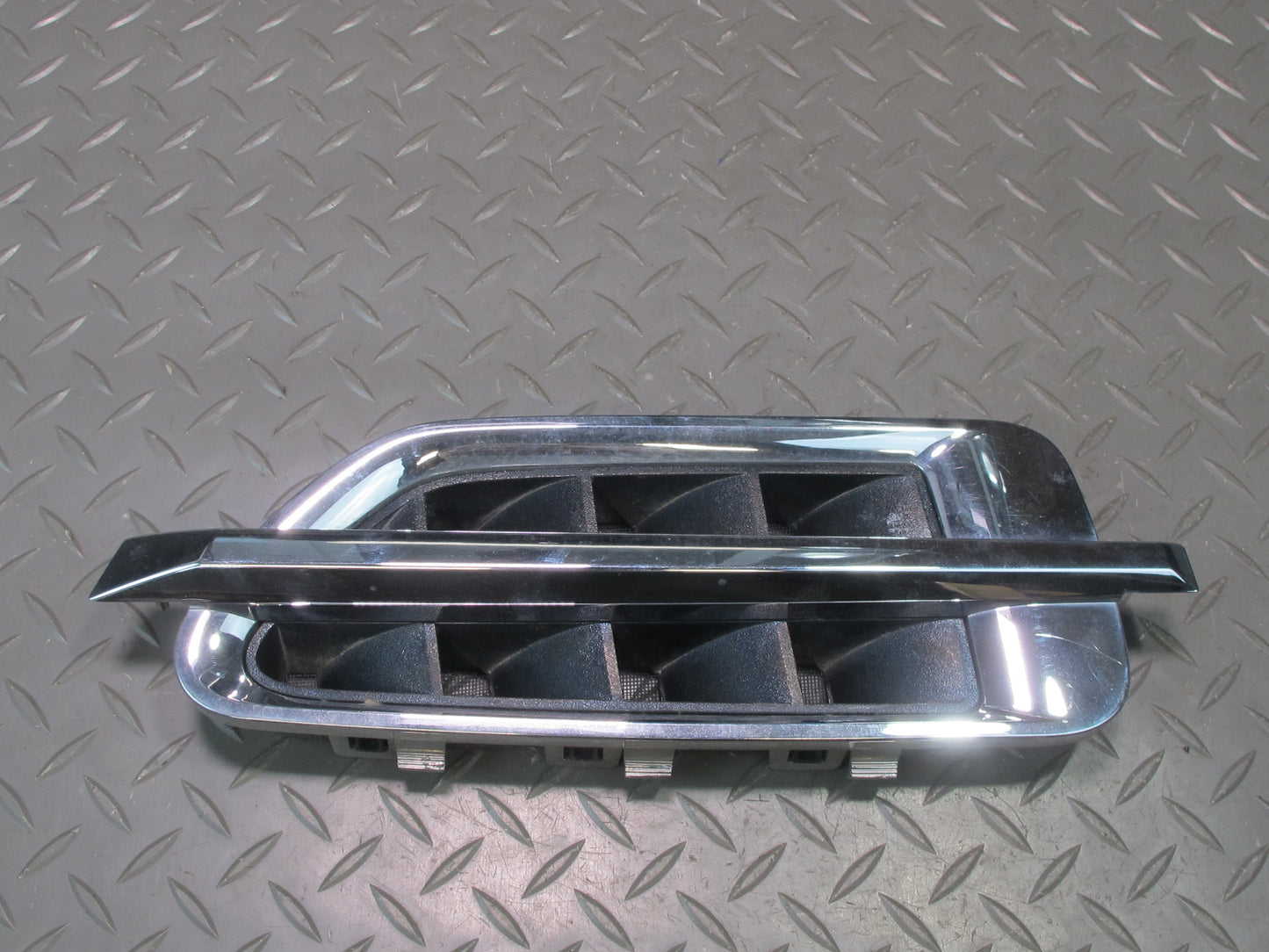 2007-2014 Cadillac Escalade Front Fender Chrome Vent Trim Grille Set of 2