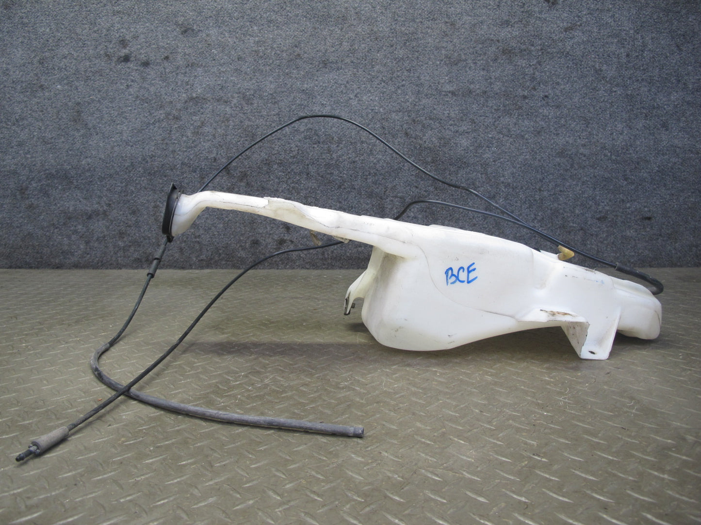 2007-2014 Cadillac Escalade Windshield Washer Fluid Reservoir Tank w Pumps