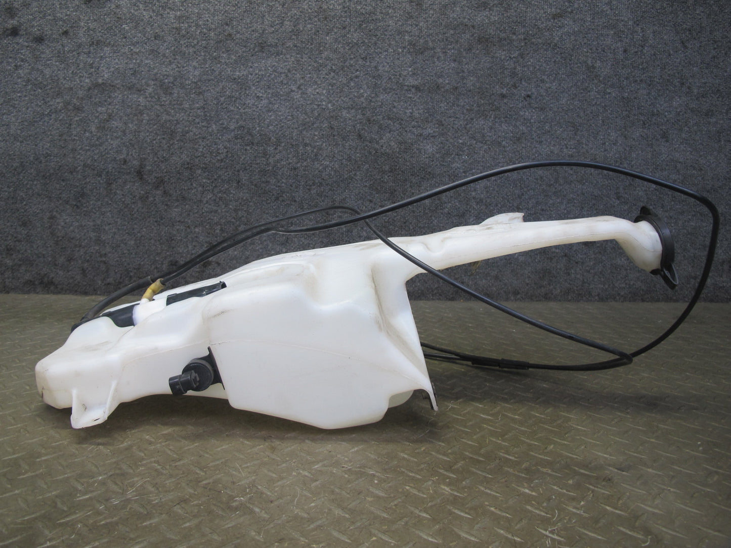 2007-2014 Cadillac Escalade Windshield Washer Fluid Reservoir Tank w Pumps