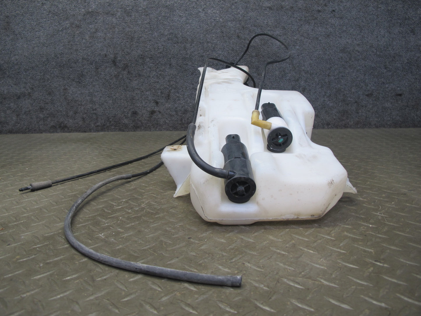 2007-2014 Cadillac Escalade Windshield Washer Fluid Reservoir Tank w Pumps