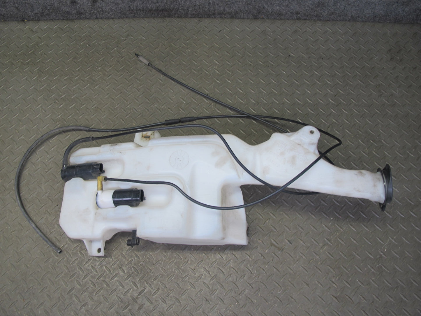 2007-2014 Cadillac Escalade Windshield Washer Fluid Reservoir Tank w Pumps