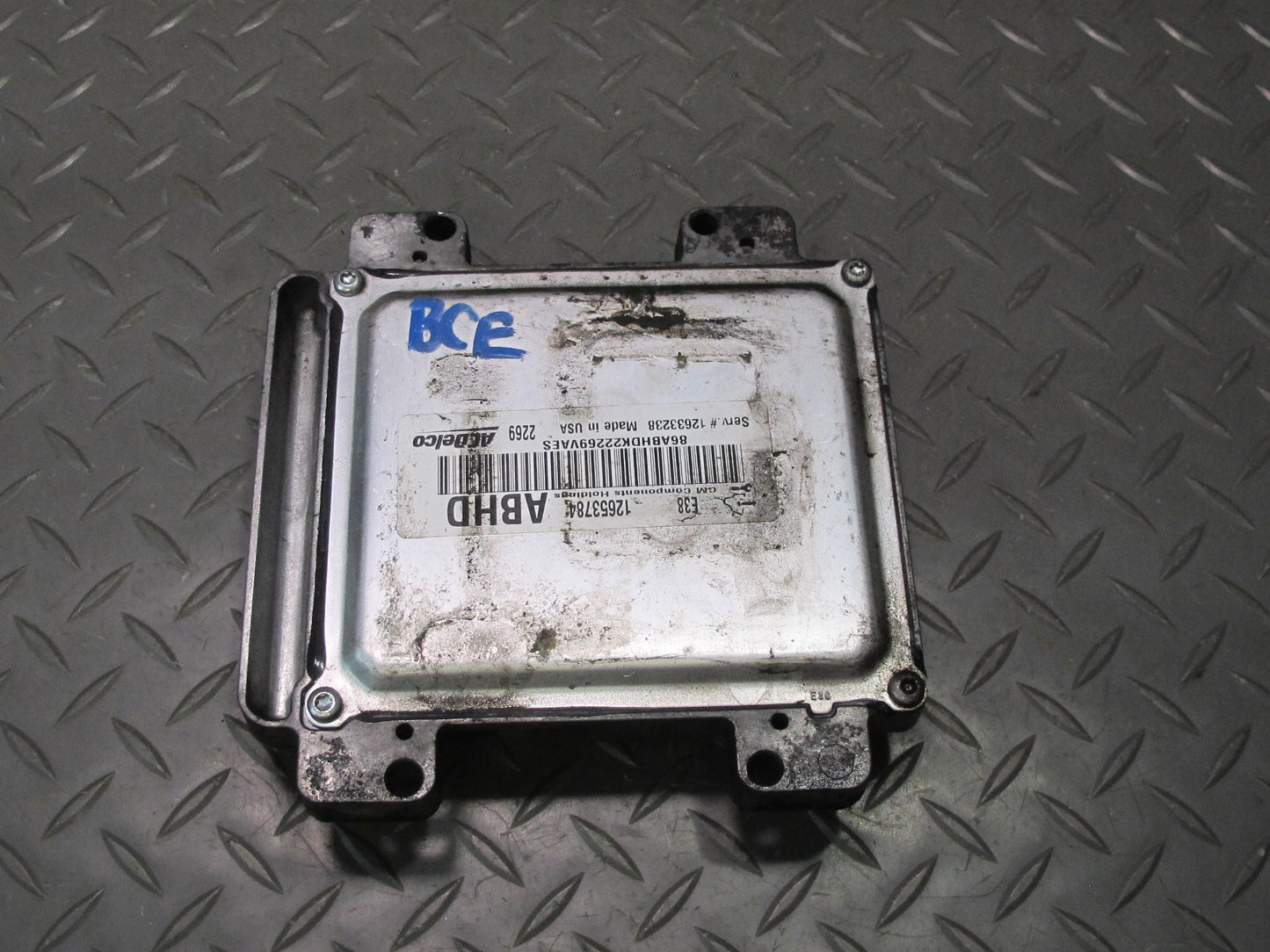 2007-2014 Cadillac Escalade Windshield Washer Fluid Reservoir Tank w Pumps