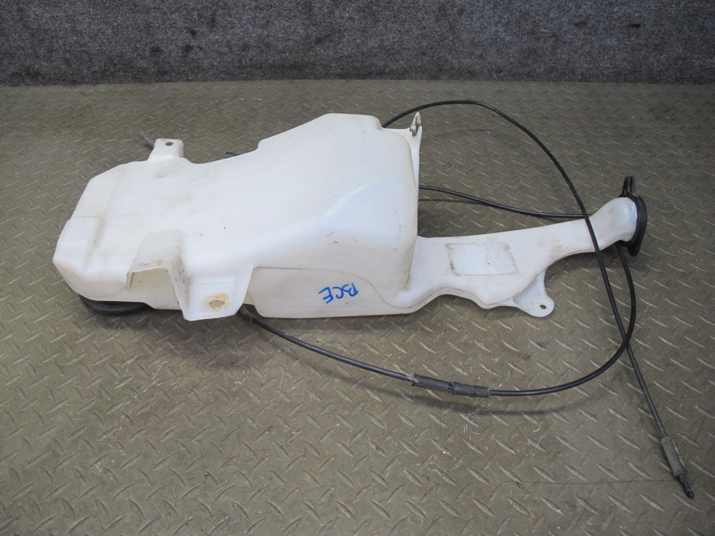 2007-2014 Cadillac Escalade Windshield Washer Fluid Reservoir Tank w Pumps