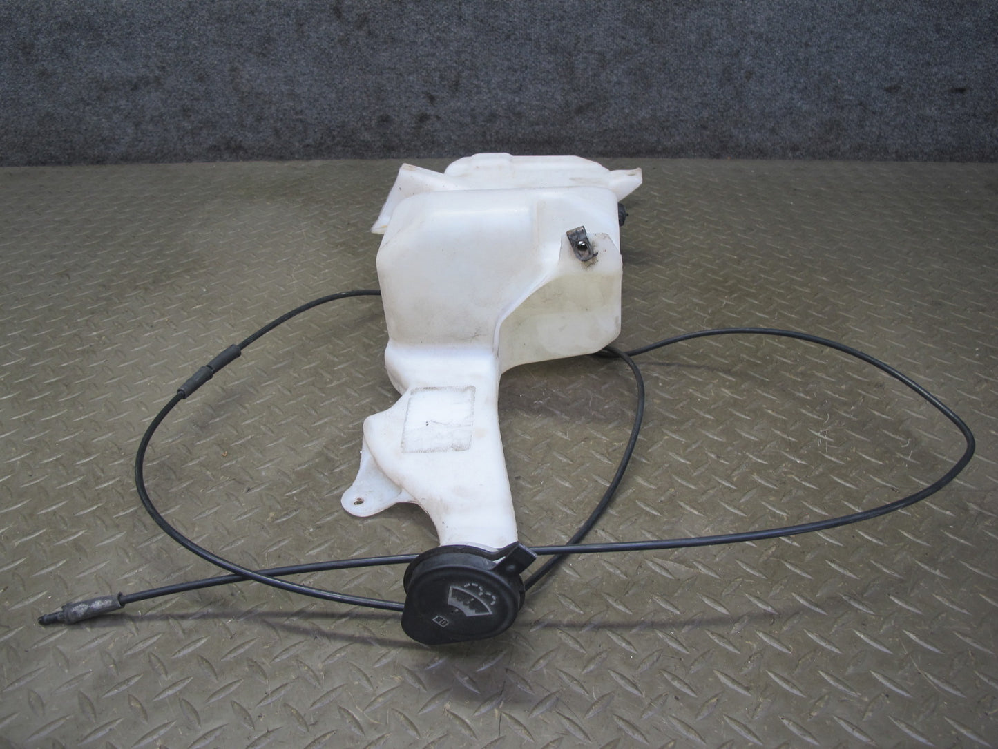 2007-2014 Cadillac Escalade Windshield Washer Fluid Reservoir Tank w Pumps