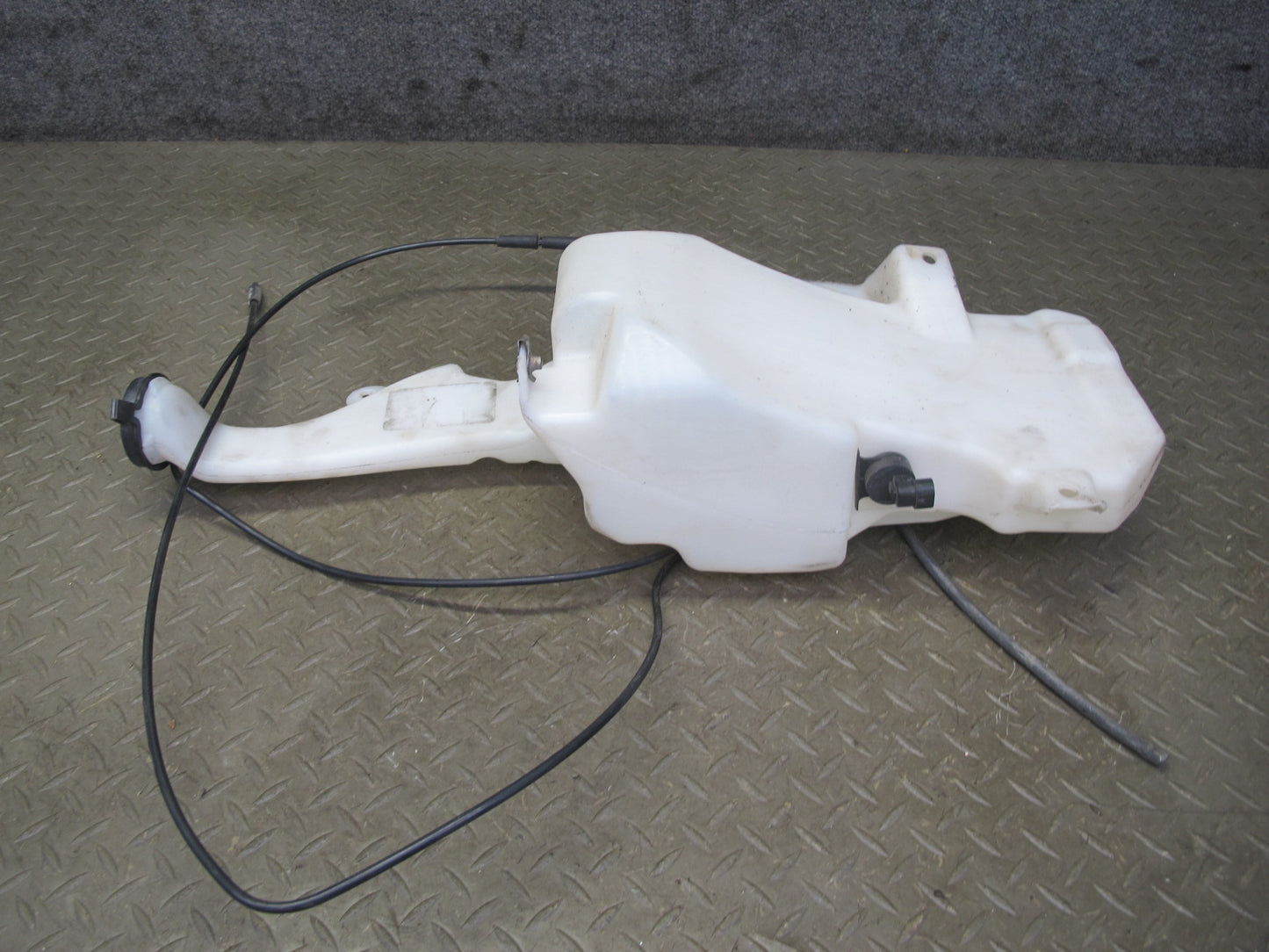 2007-2014 Cadillac Escalade Windshield Washer Fluid Reservoir Tank w Pumps