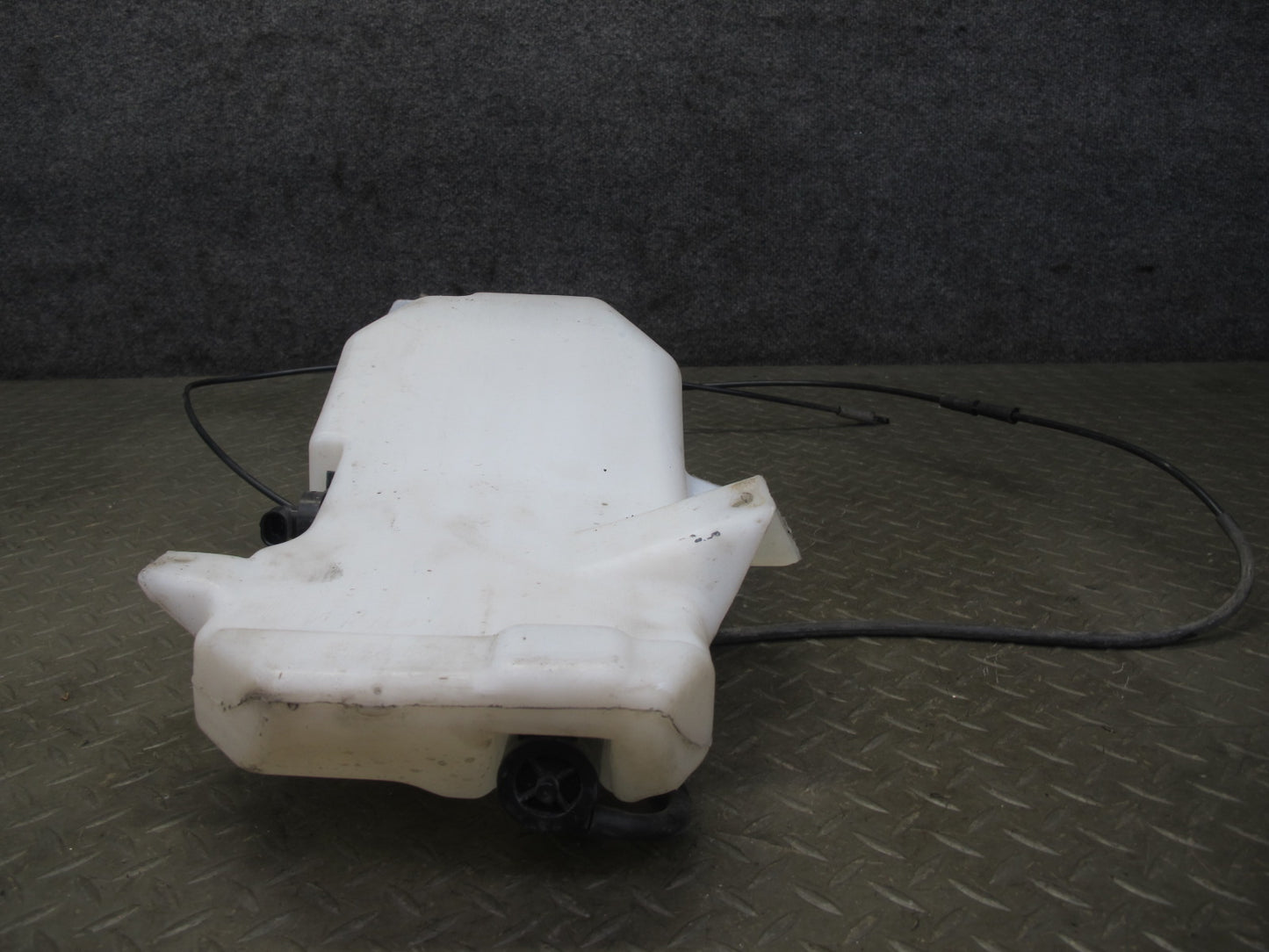 2007-2014 Cadillac Escalade Windshield Washer Fluid Reservoir Tank w Pumps