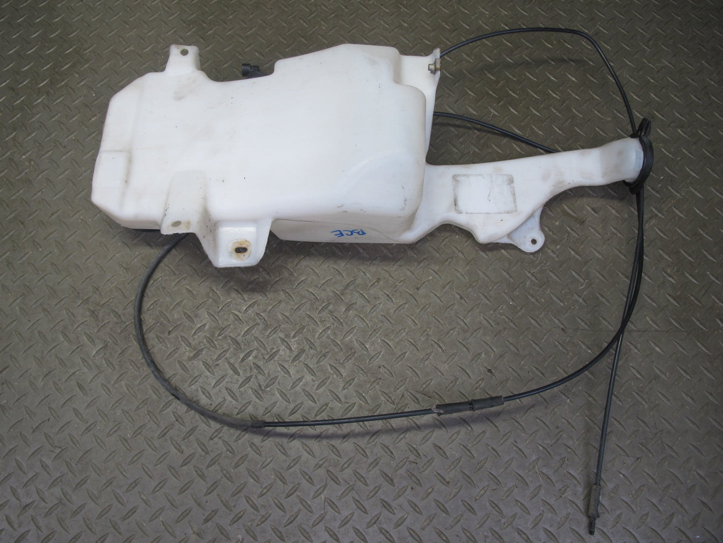 2007-2014 Cadillac Escalade Windshield Washer Fluid Reservoir Tank w Pumps