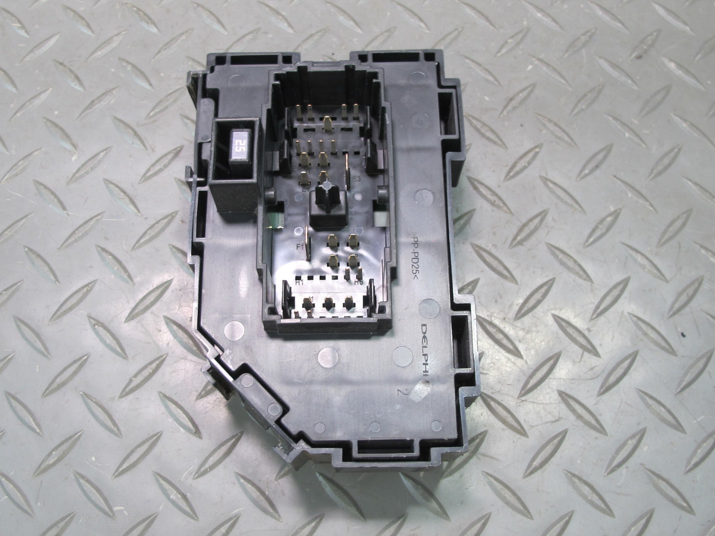 2007-2014 Cadillac Escalade Power Distribution Cabin Fuse Relay Box 22925212