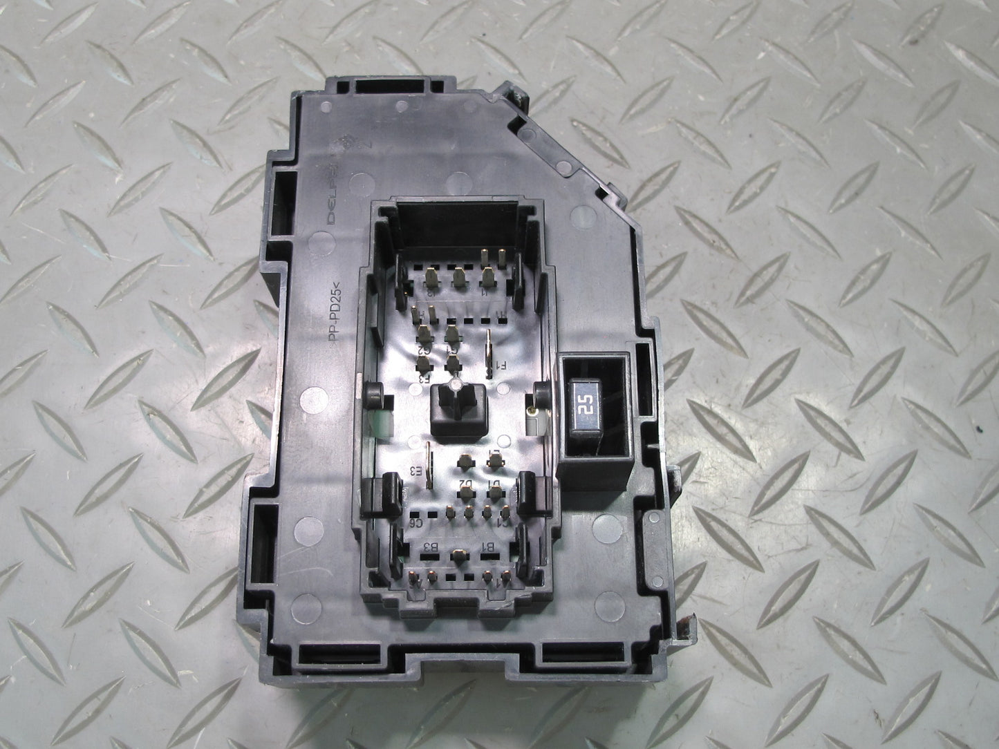 2007-2014 Cadillac Escalade Power Distribution Cabin Fuse Relay Box 22925212