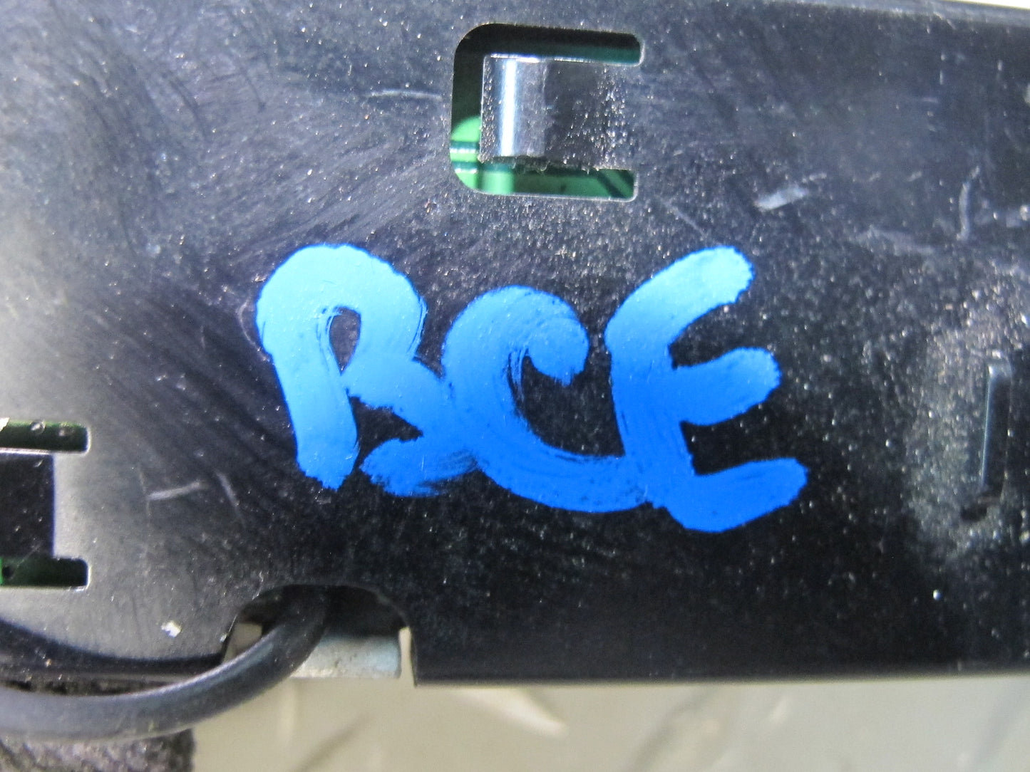 2009-2014 Cadillac Escalade Radio Antenna Module 25943786