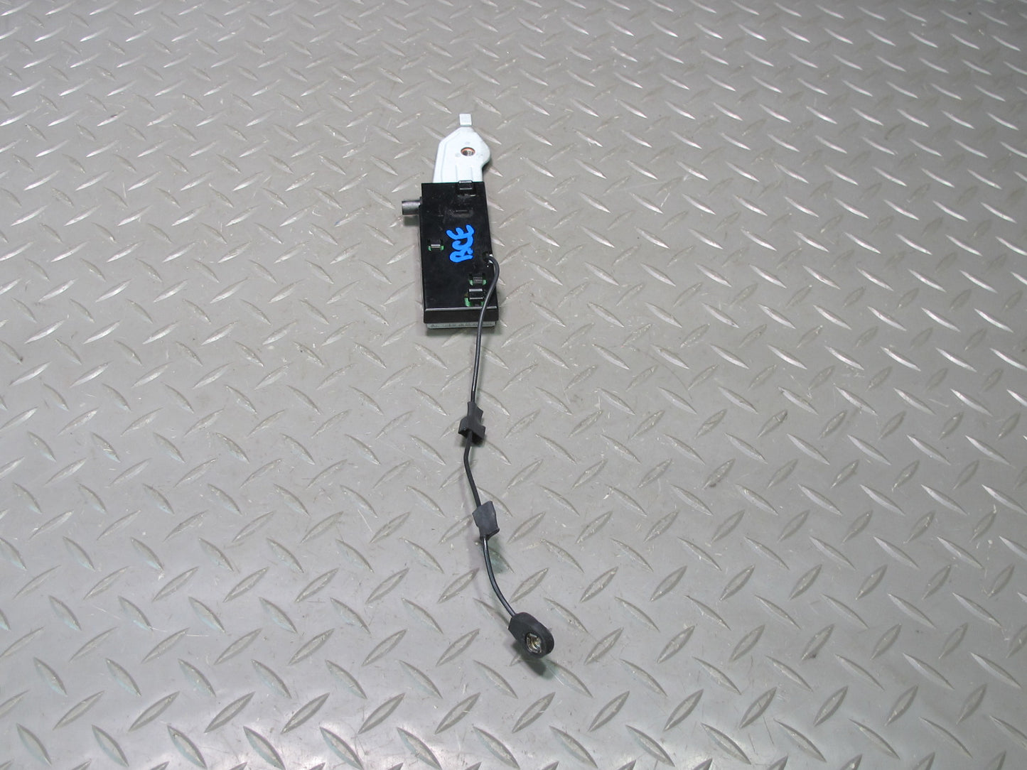 2009-2014 Cadillac Escalade Radio Antenna Module 25943786