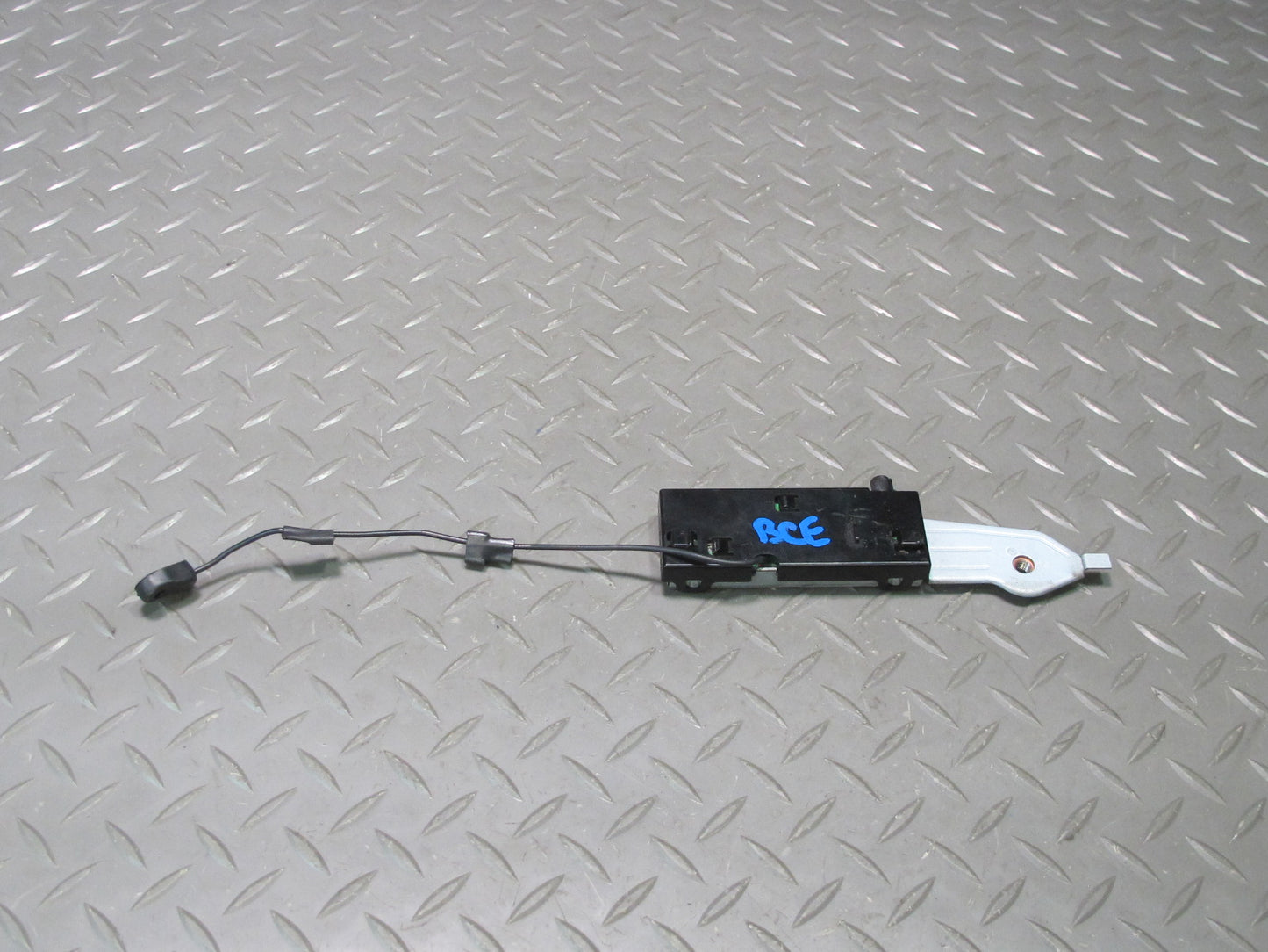 2009-2014 Cadillac Escalade Radio Antenna Module 25943786