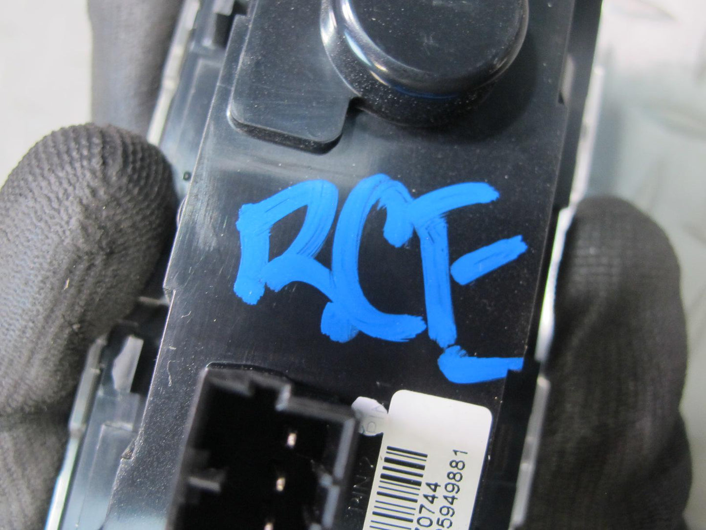 2007-2014 Cadillac Escalade Dash Clock Unit 25949881