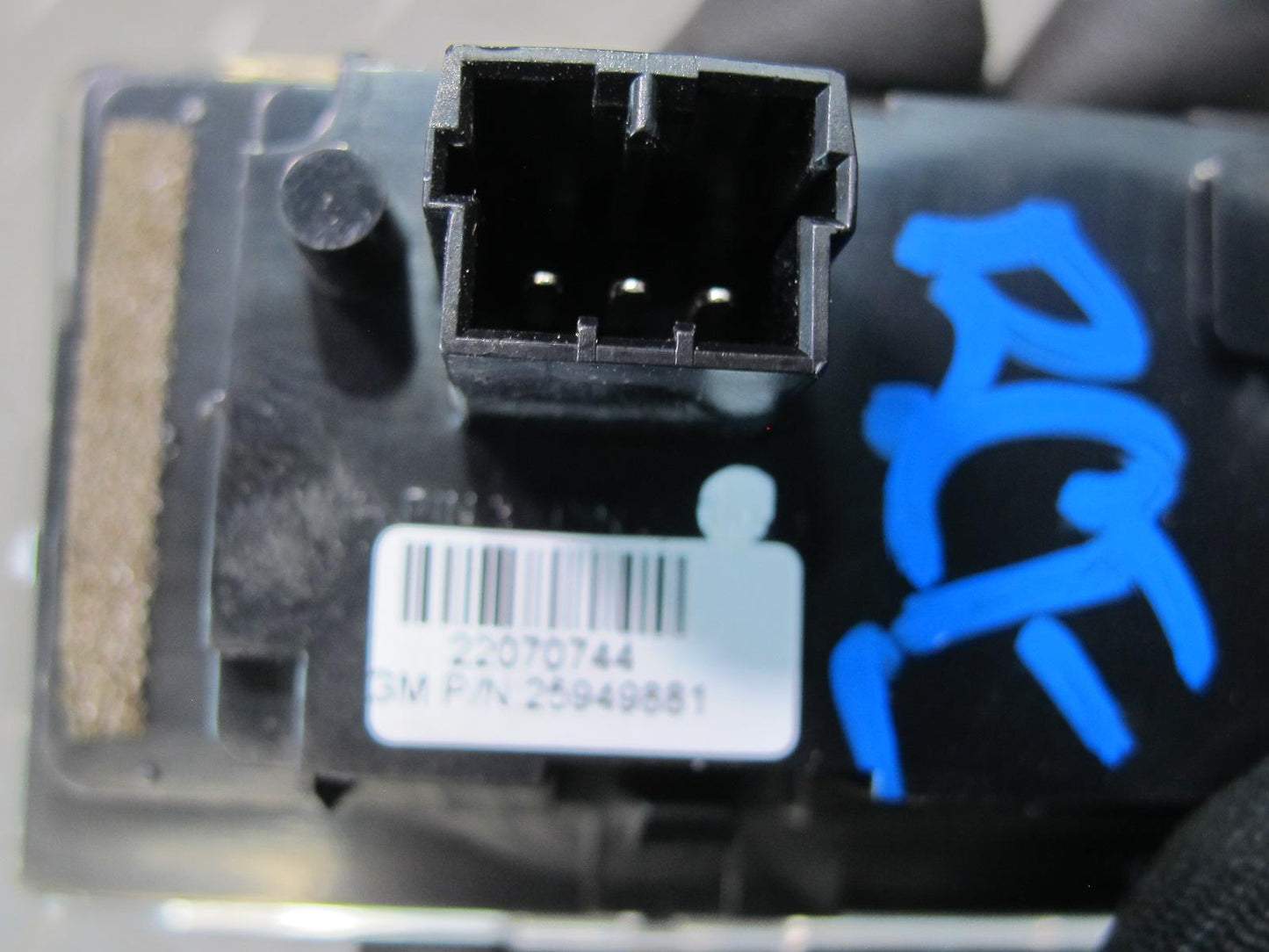 2007-2014 Cadillac Escalade Dash Clock Unit 25949881