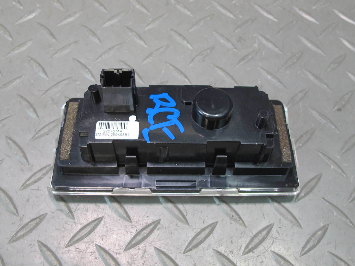 2007-2014 Cadillac Escalade Dash Clock Unit 25949881