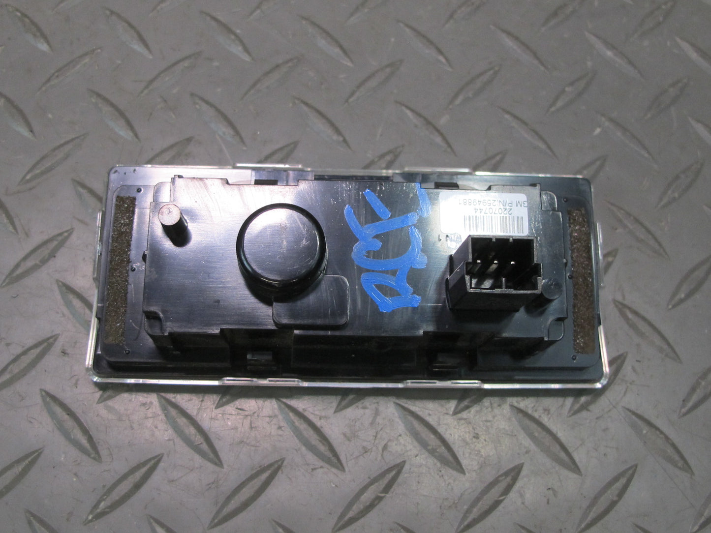 2007-2014 Cadillac Escalade Dash Clock Unit 25949881