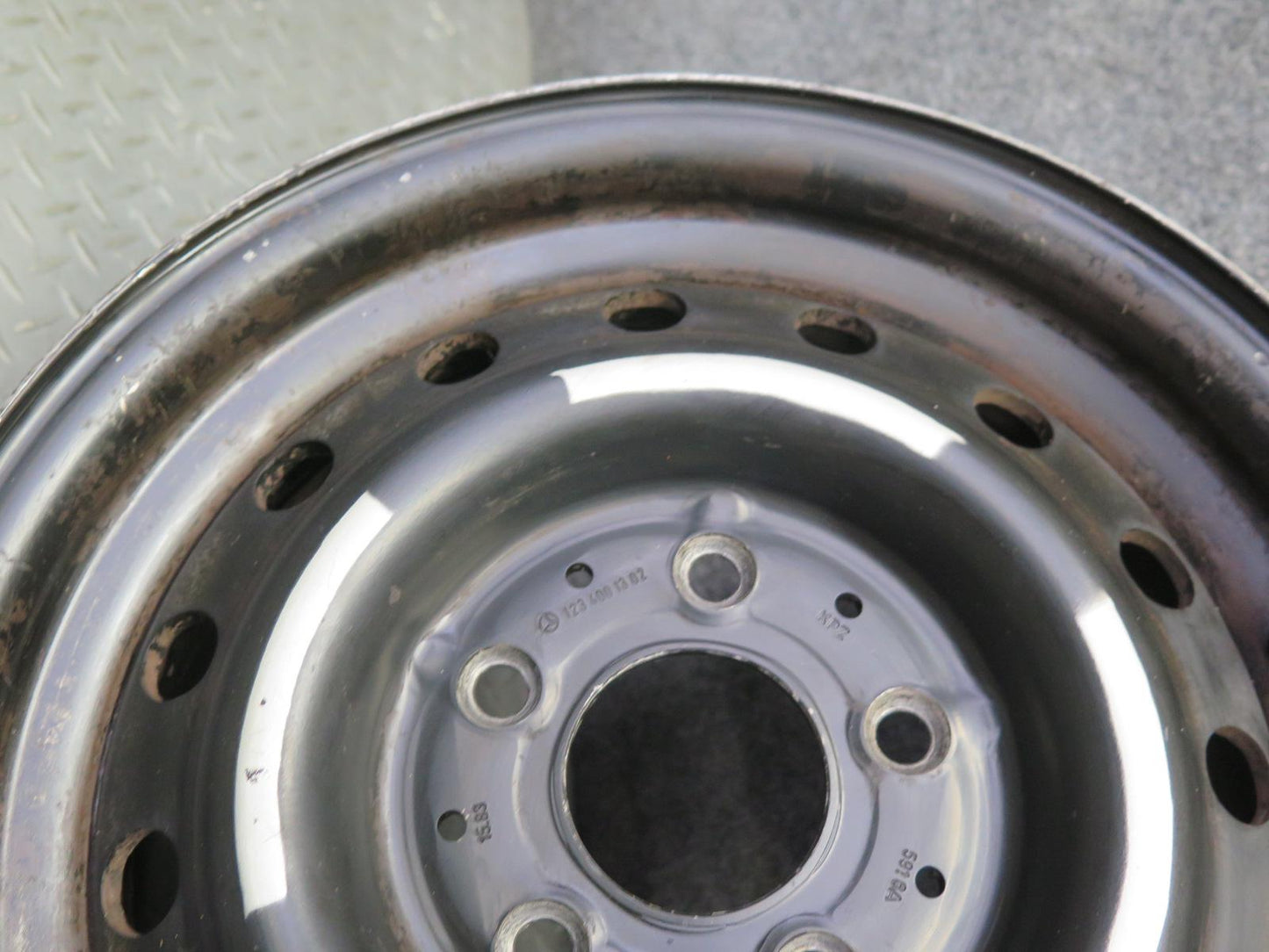 74-85 Mercedes W123 Factory 14" R14 Alloy Wheel Rim 14x5.5J ET30 1234001302 OEM