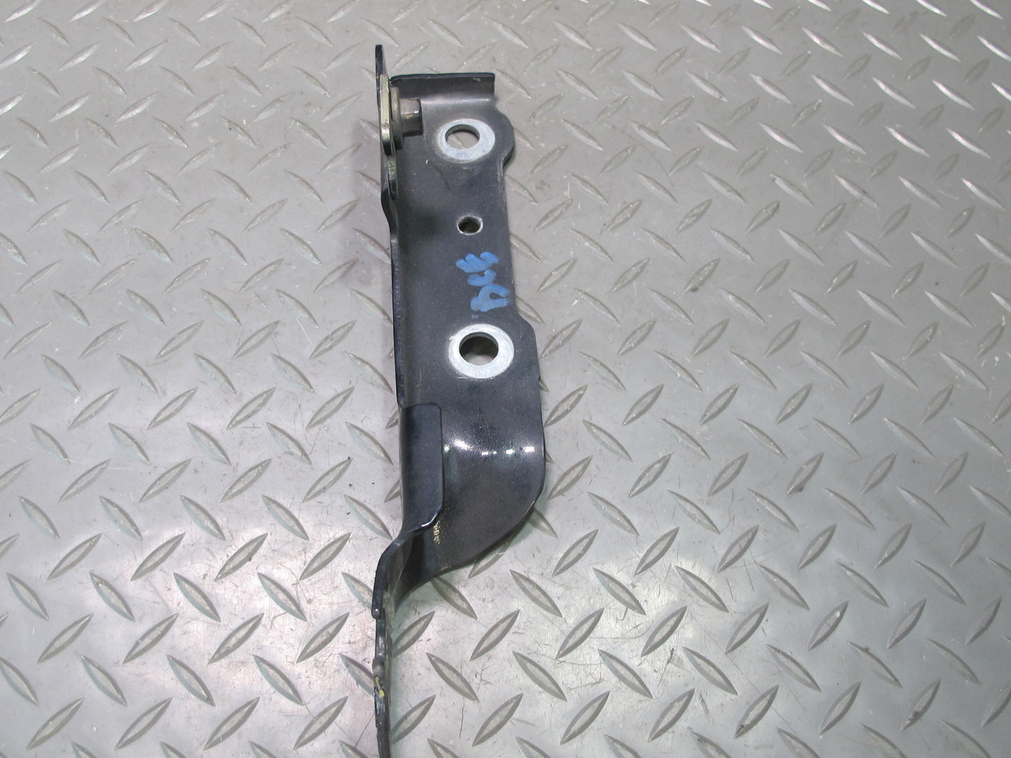 2007-2014 Cadillac Escalade Front Left & Right Hood Hinge Support Bracket Set