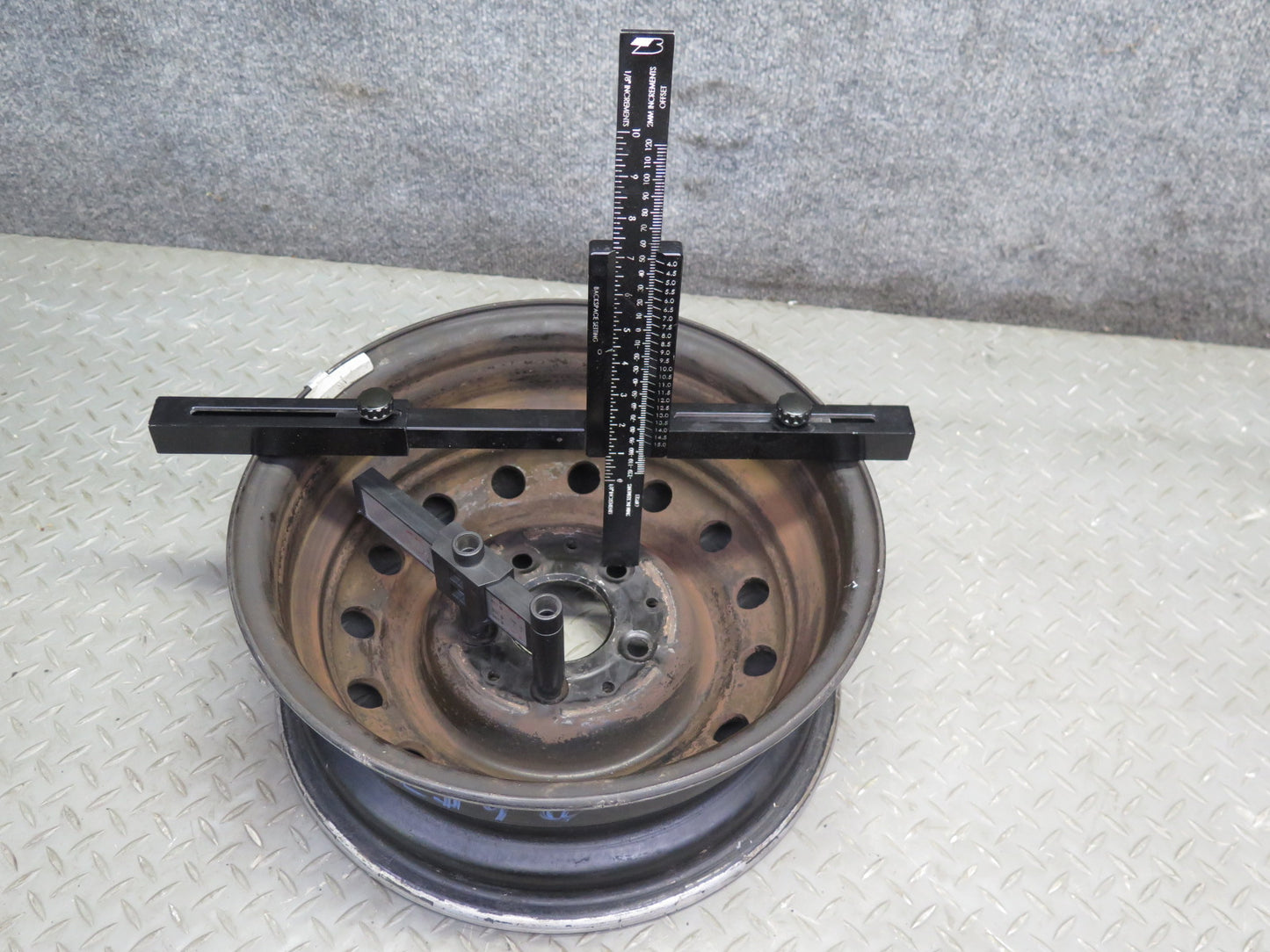 74-85 Mercedes W123 Factory 14" R14 Alloy Wheel Rim 14x5.5J ET30 1234001302 OEM