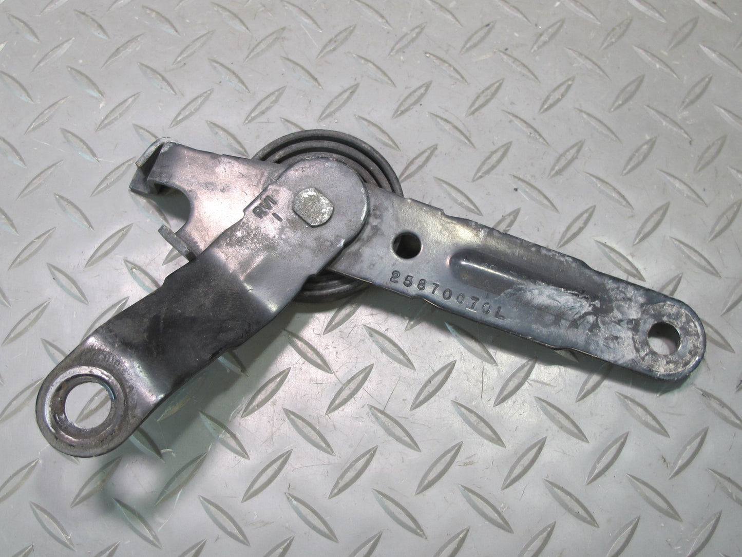 2007-2014 Cadillac Escalade Front Left & Right Hood Hinge Support Bracket Set