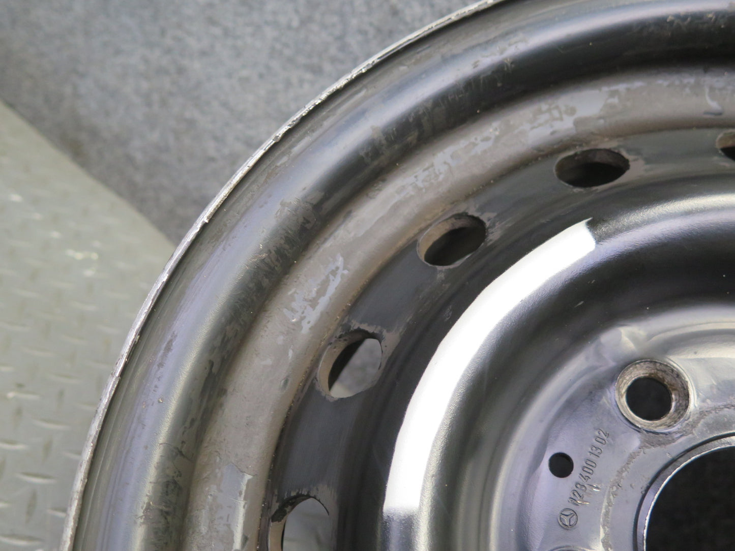 74-85 Mercedes W123 Factory 14" R14 Alloy Wheel Rim 14x5.5J ET30 1234001302 OEM