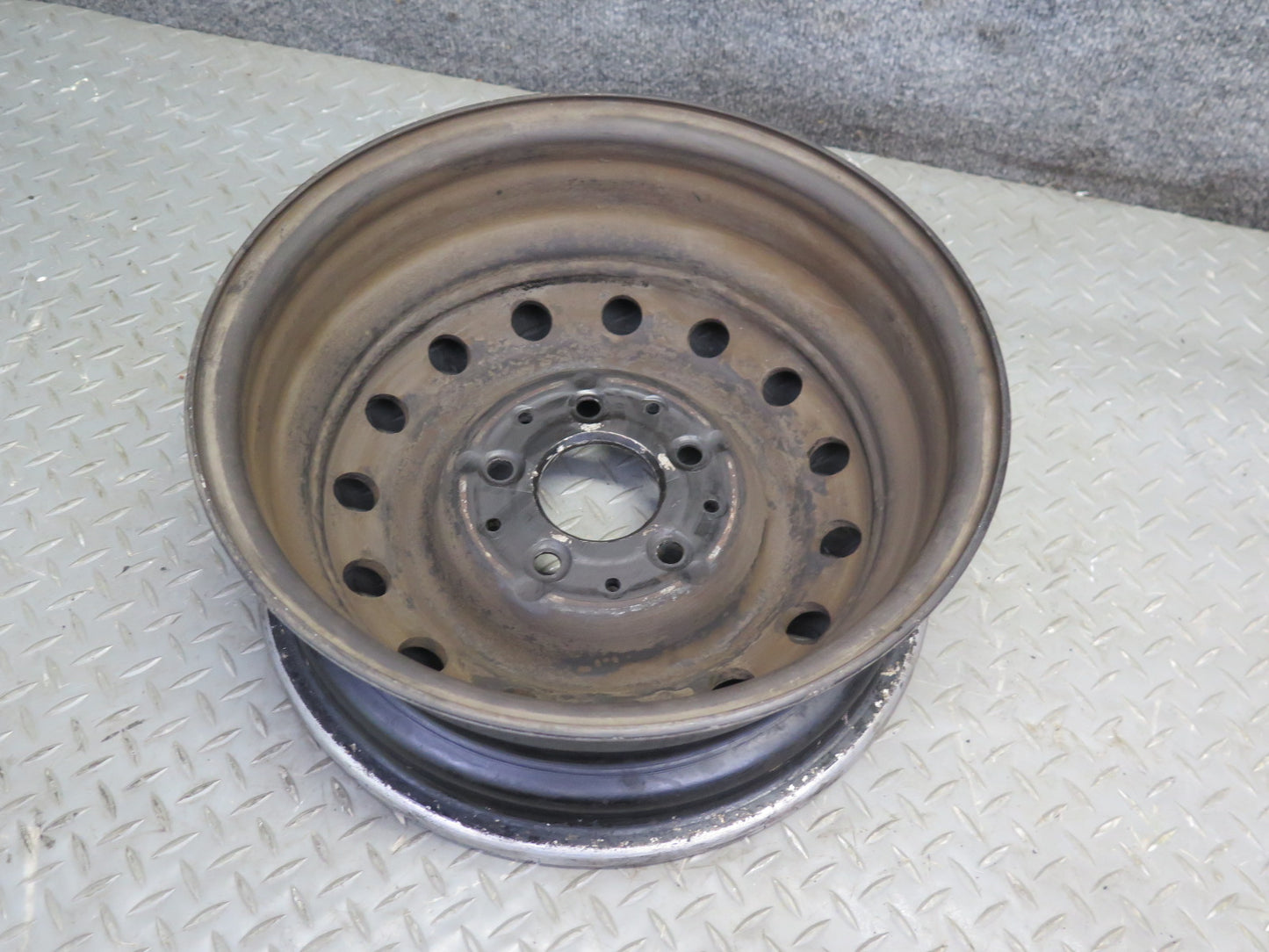 74-85 Mercedes W123 Factory 14" R14 Alloy Wheel Rim 14x5.5J ET30 1234001302 OEM