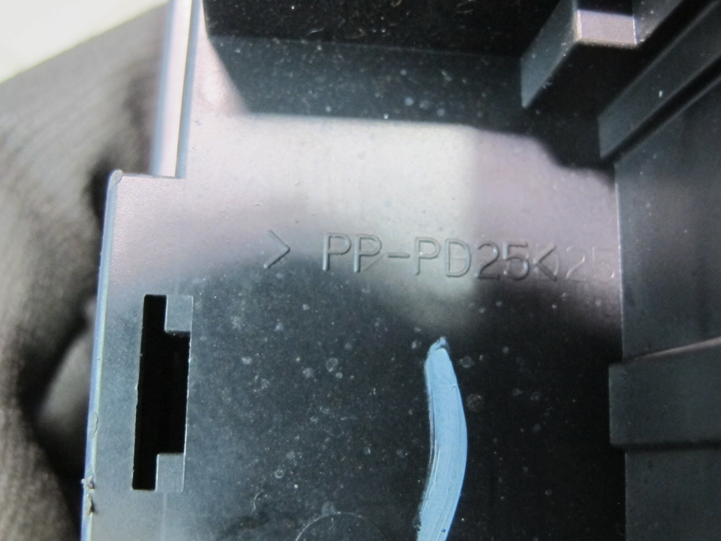 2007-2014 Cadillac Escalade Power Distribution Cabin Junction Box 20813086