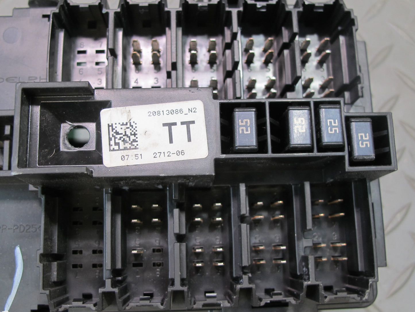 2007-2014 Cadillac Escalade Power Distribution Cabin Junction Box 20813086