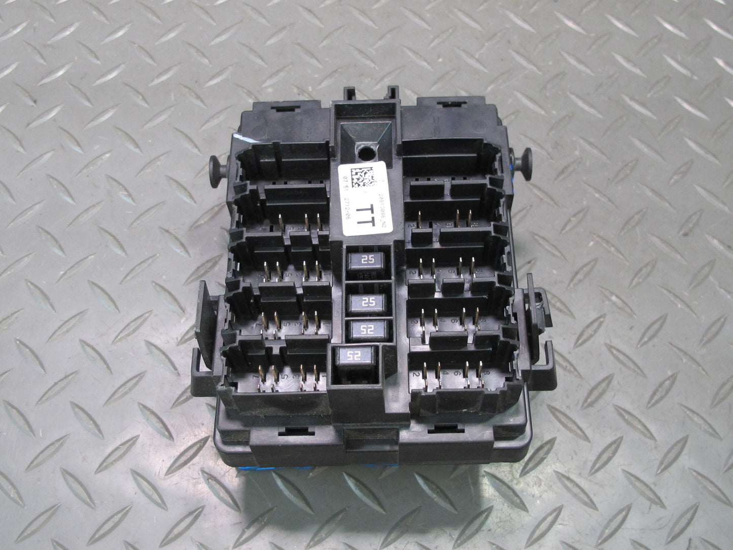 2007-2014 Cadillac Escalade Power Distribution Cabin Junction Box 20813086