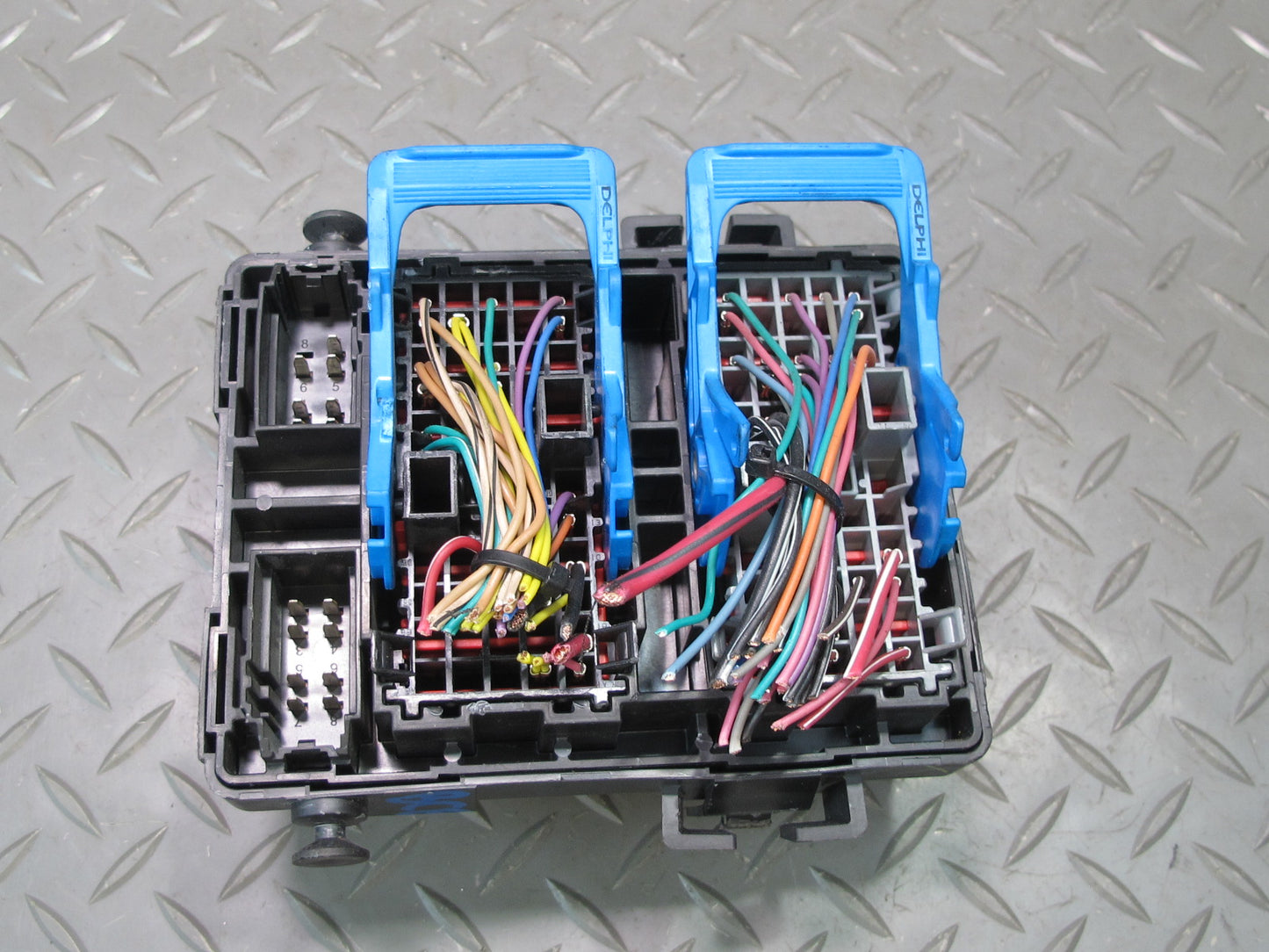 2007-2014 Cadillac Escalade Power Distribution Cabin Junction Box 20813086