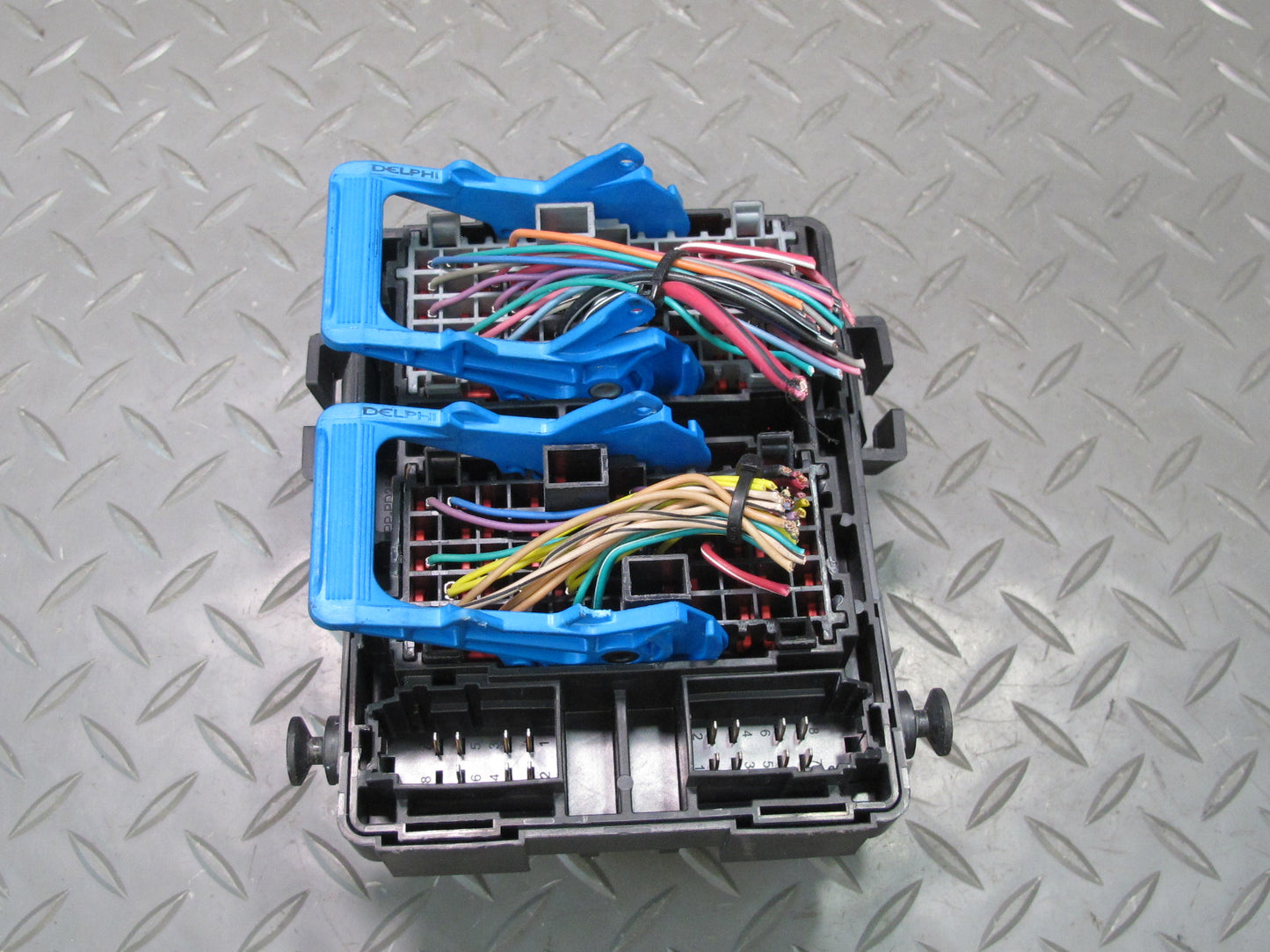 2007-2014 Cadillac Escalade Power Distribution Cabin Junction Box 20813086