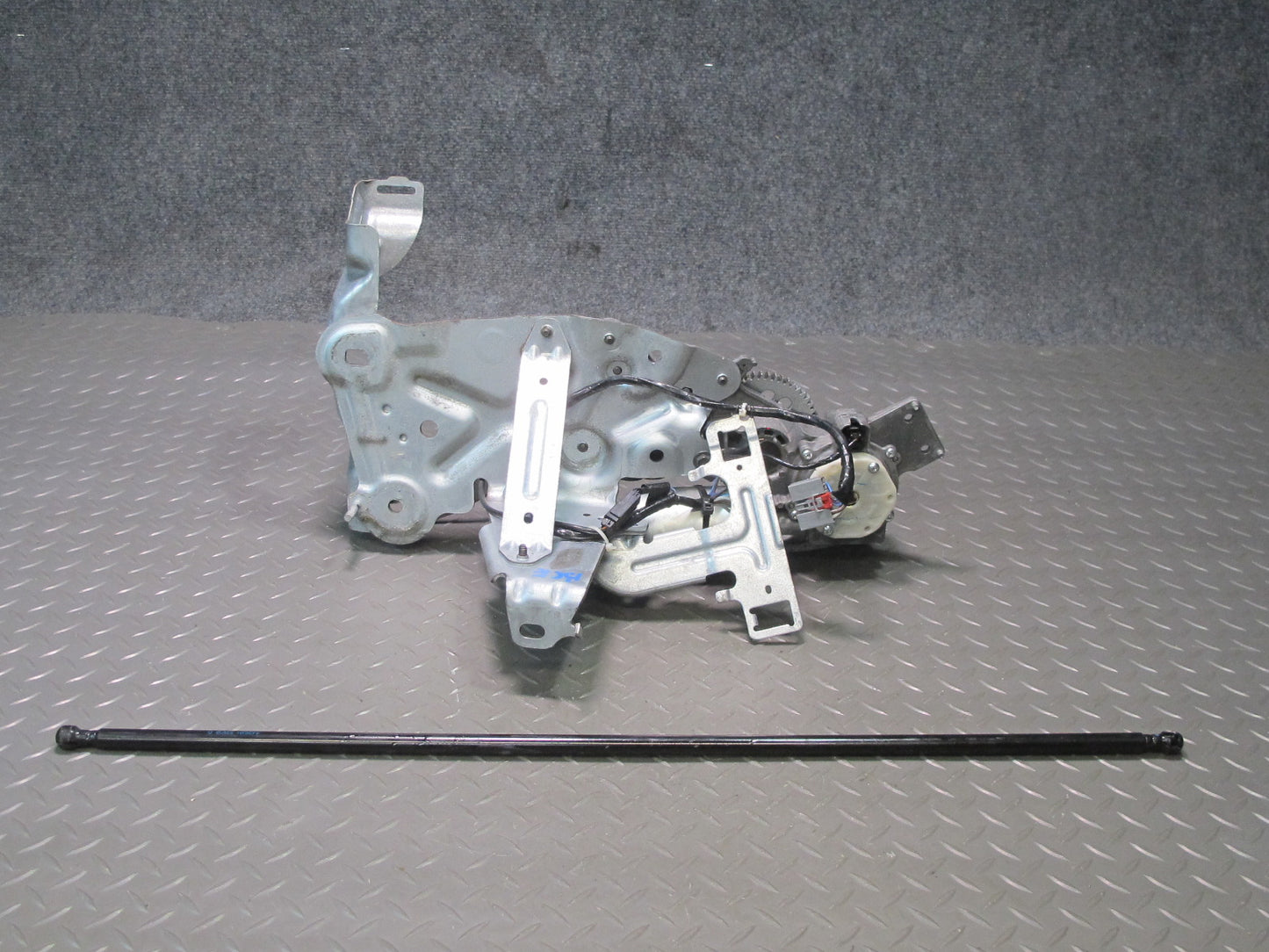 2007-2014 Cadillac Escalade Rear Trunk Liftgate Tailgate Actuator Motor Rod Set