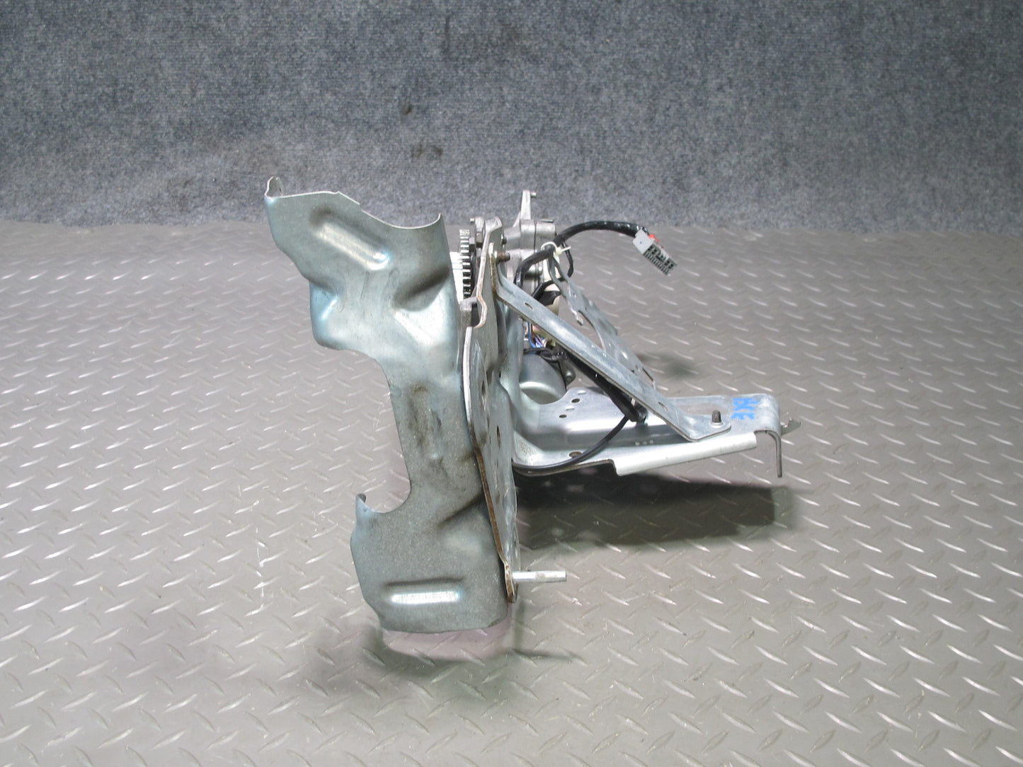 2007-2014 Cadillac Escalade Rear Trunk Liftgate Tailgate Actuator Motor Rod Set