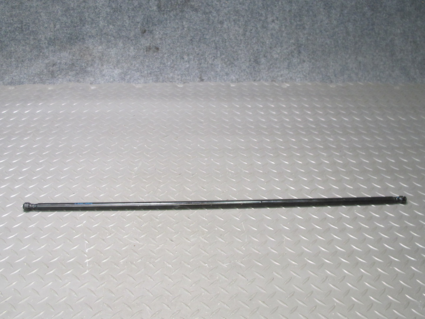 2007-2014 Cadillac Escalade Rear Trunk Liftgate Tailgate Actuator Motor Rod Set