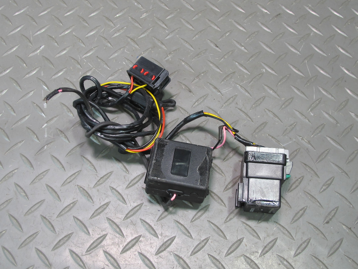 2009-2014 Cadillac Escalade Relay Block Harness Assembly