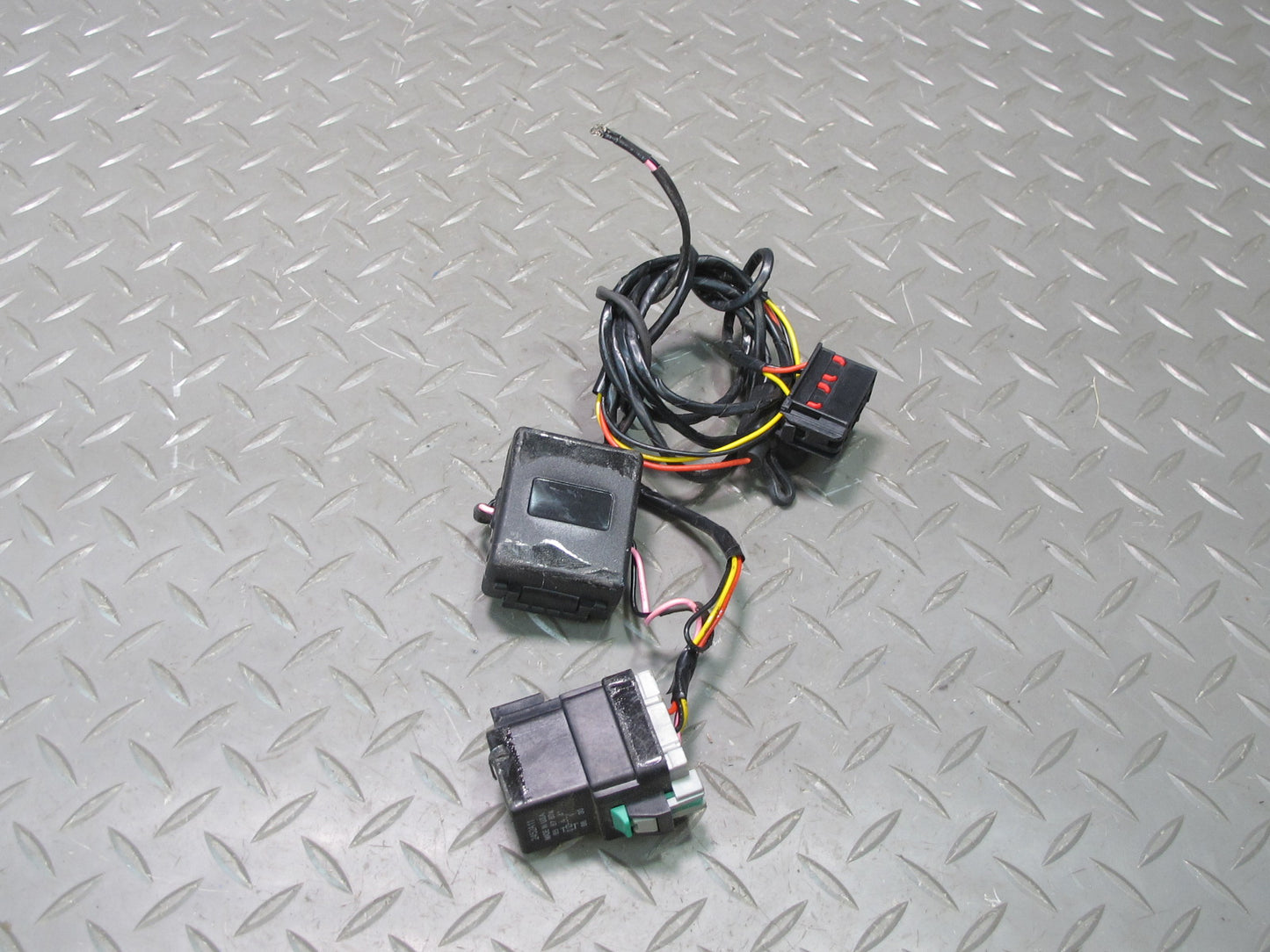 2009-2014 Cadillac Escalade Relay Block Harness Assembly