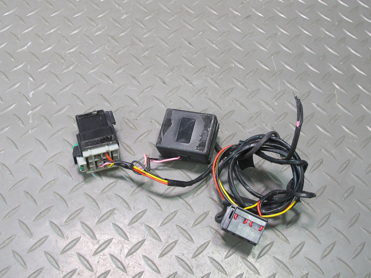 2009-2014 Cadillac Escalade Relay Block Harness Assembly