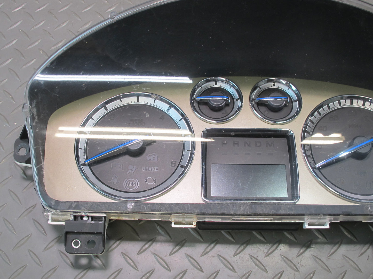 2013-2014 Cadillac Escalade Instrument Cluster Gauge Speedometer
