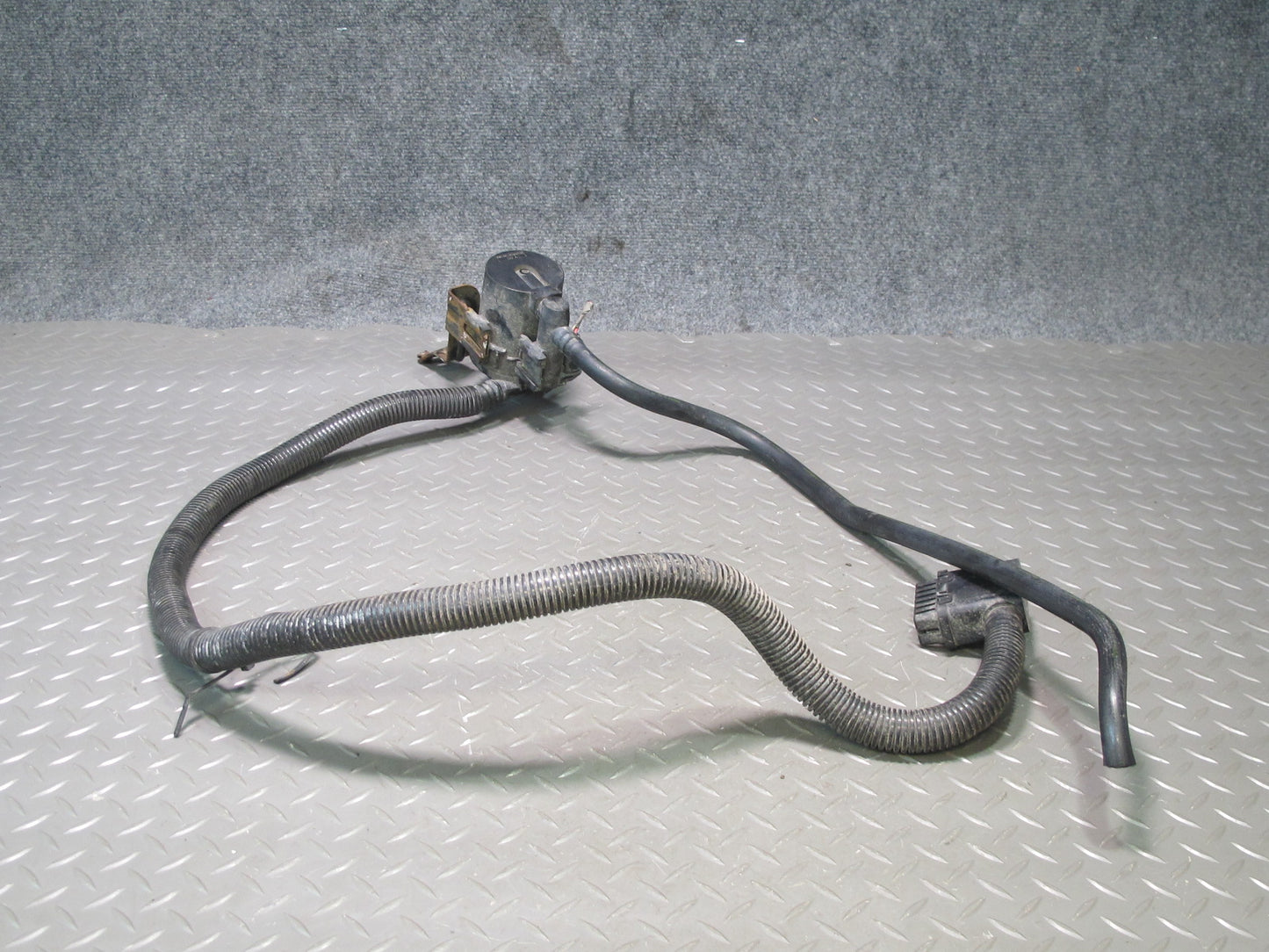 2009-2014 Cadillac Escalade Fuel Evap Vapor Charcoal Canister